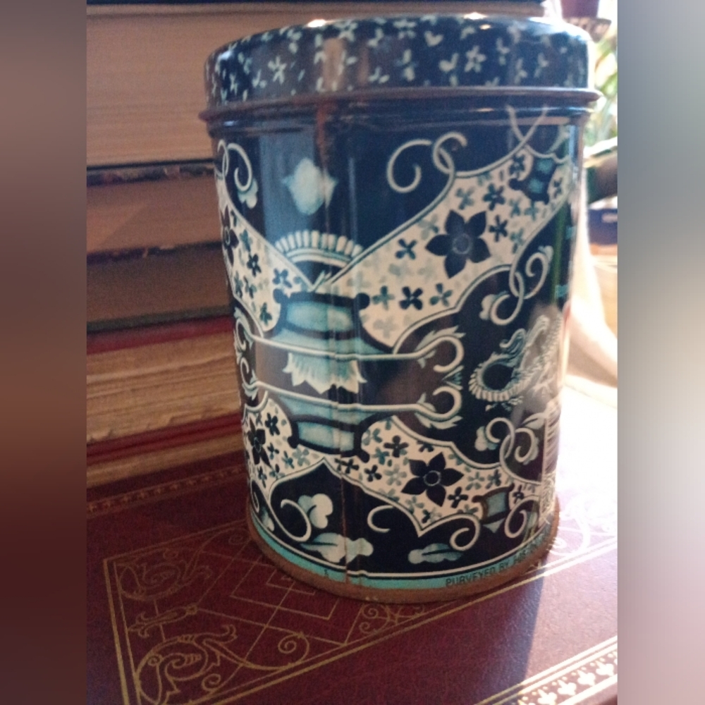 Vintage Boston's Chinese Tea Tin - Picture 4 of 6